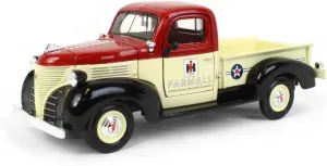 1/24 1941 Plymouth IH Farmall Logo Pickup by SpecCast ZJD1900
