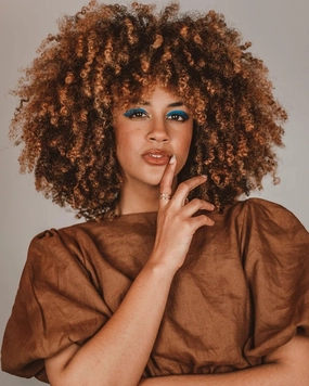 ANNISOUL 14Inch Short Curly Afro Wigs for Black Women Bomb Afro Kinky Curly Wig with Bangs Synthetic Fiber Full Wig(Black to Brown)