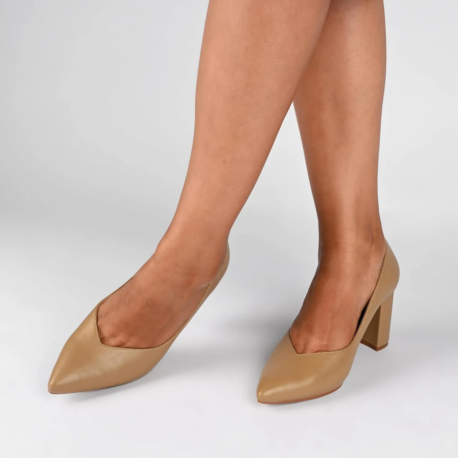 Journee Women's Supernatural Shades Comfort Foam Simonne Pumps
