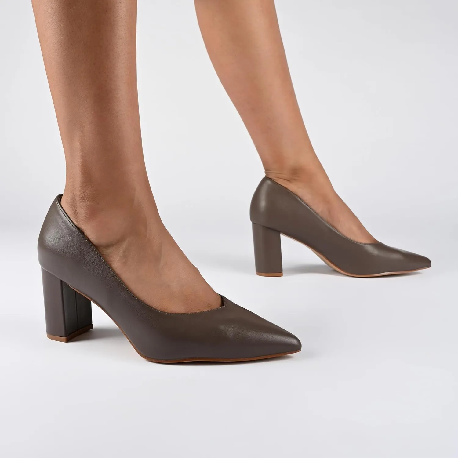 Journee Women's Supernatural Shades Comfort Foam Simonne Pumps