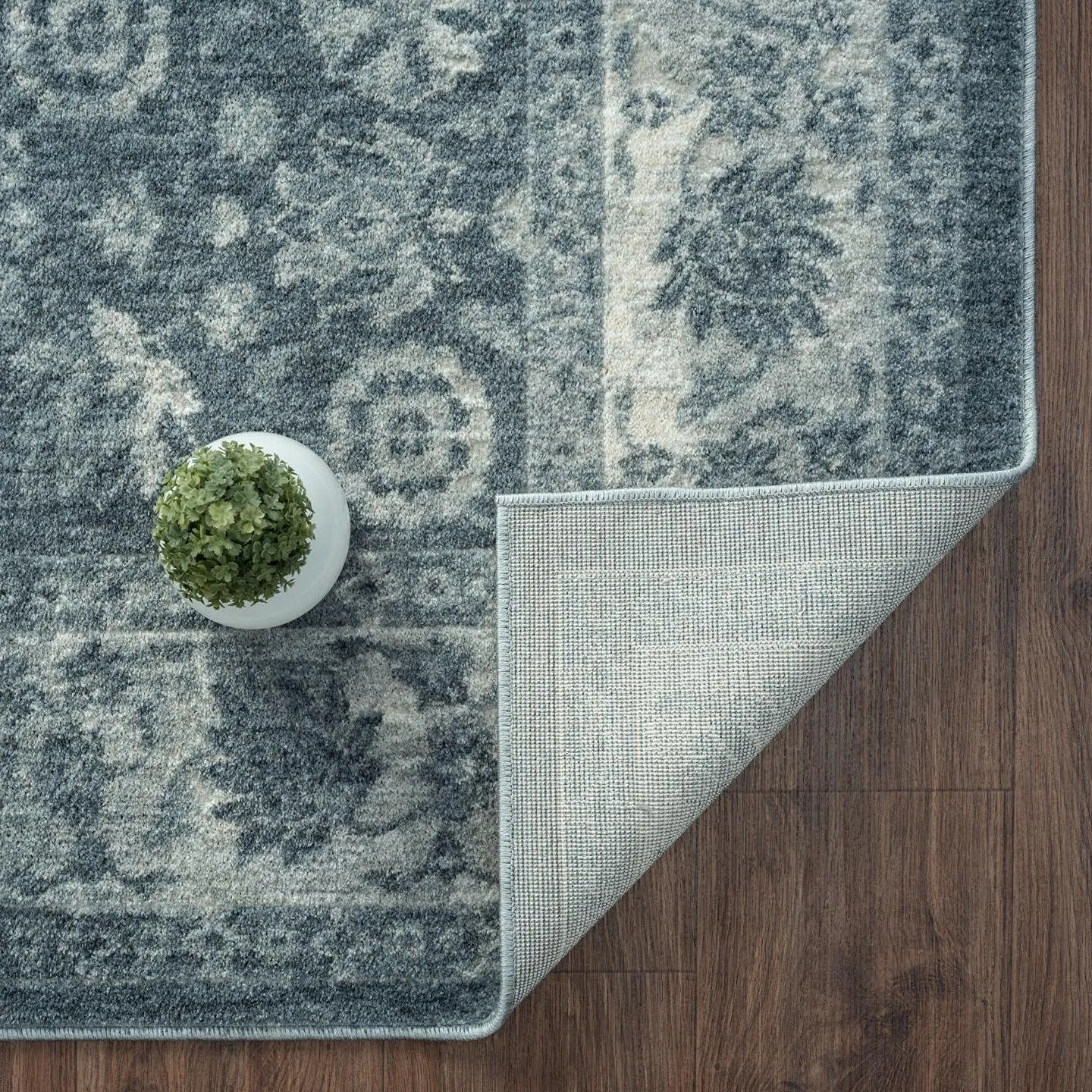 LUXE WEAVERS Patricia Collection 125 Blue 8x10 Oriental Floral Area Rug
