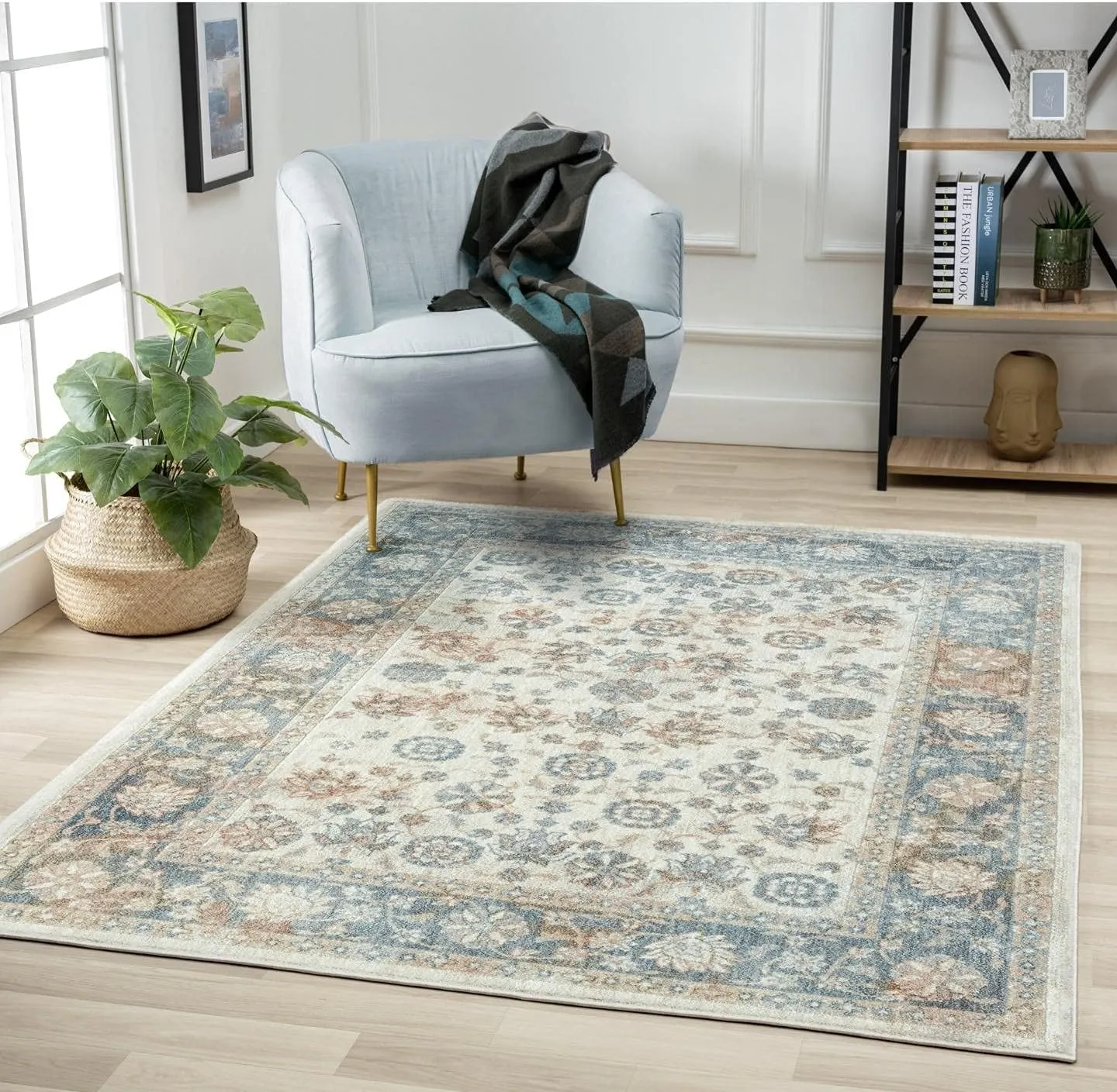 LUXE WEAVERS Patricia Collection 125 Ivory 8x10 Oriental Floral Area Rug