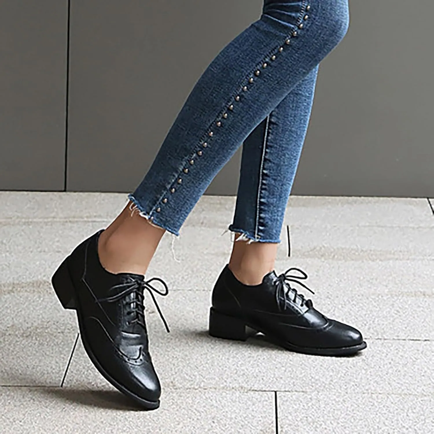 Retro Women's Flat Shoes Comfortable Casual Slip On Loafers for Spring Summer Outfits with Jeans Skirts and